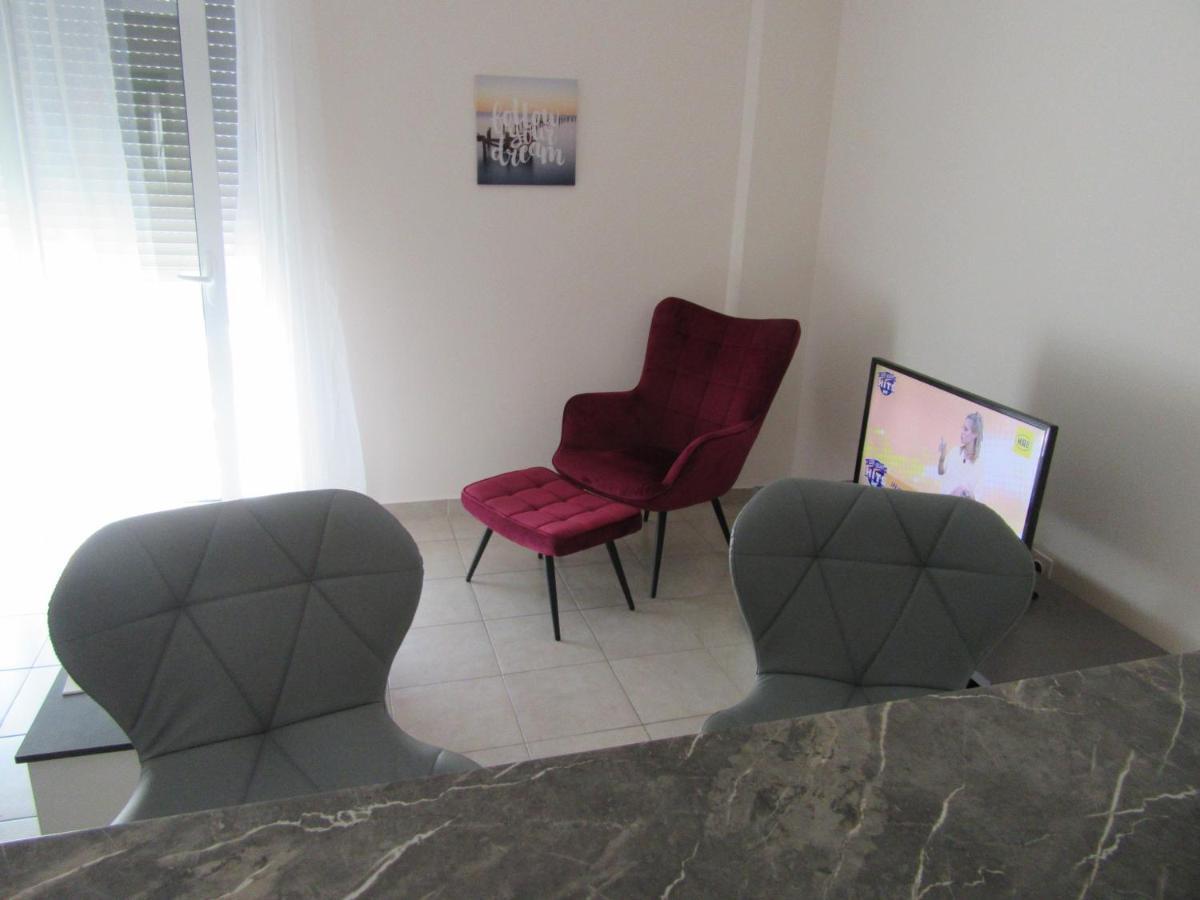 Apartment με θεα το λιμανι