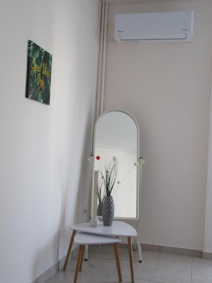 με θεα το λιμανι Apartment Piräus